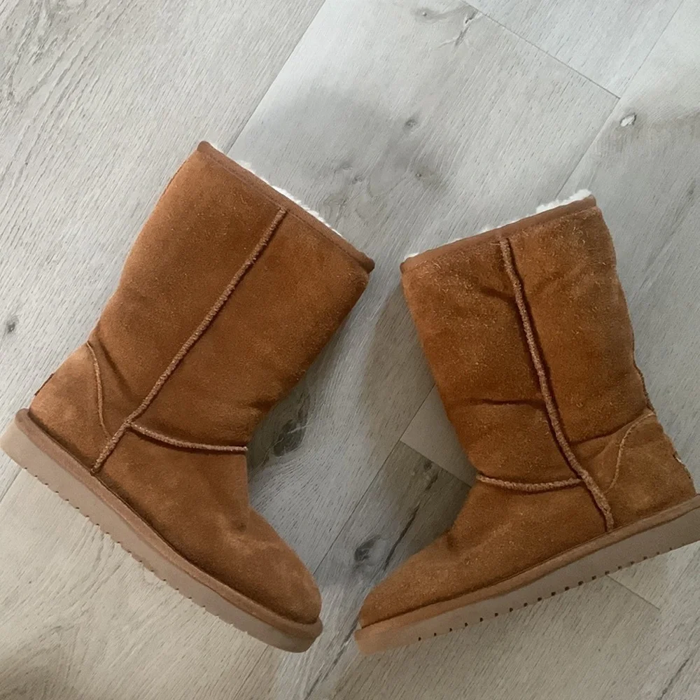 UGG KOOLABURRA Chestnut Suede Low‎ Boot Fur Lined size 6 tan camel fall winter